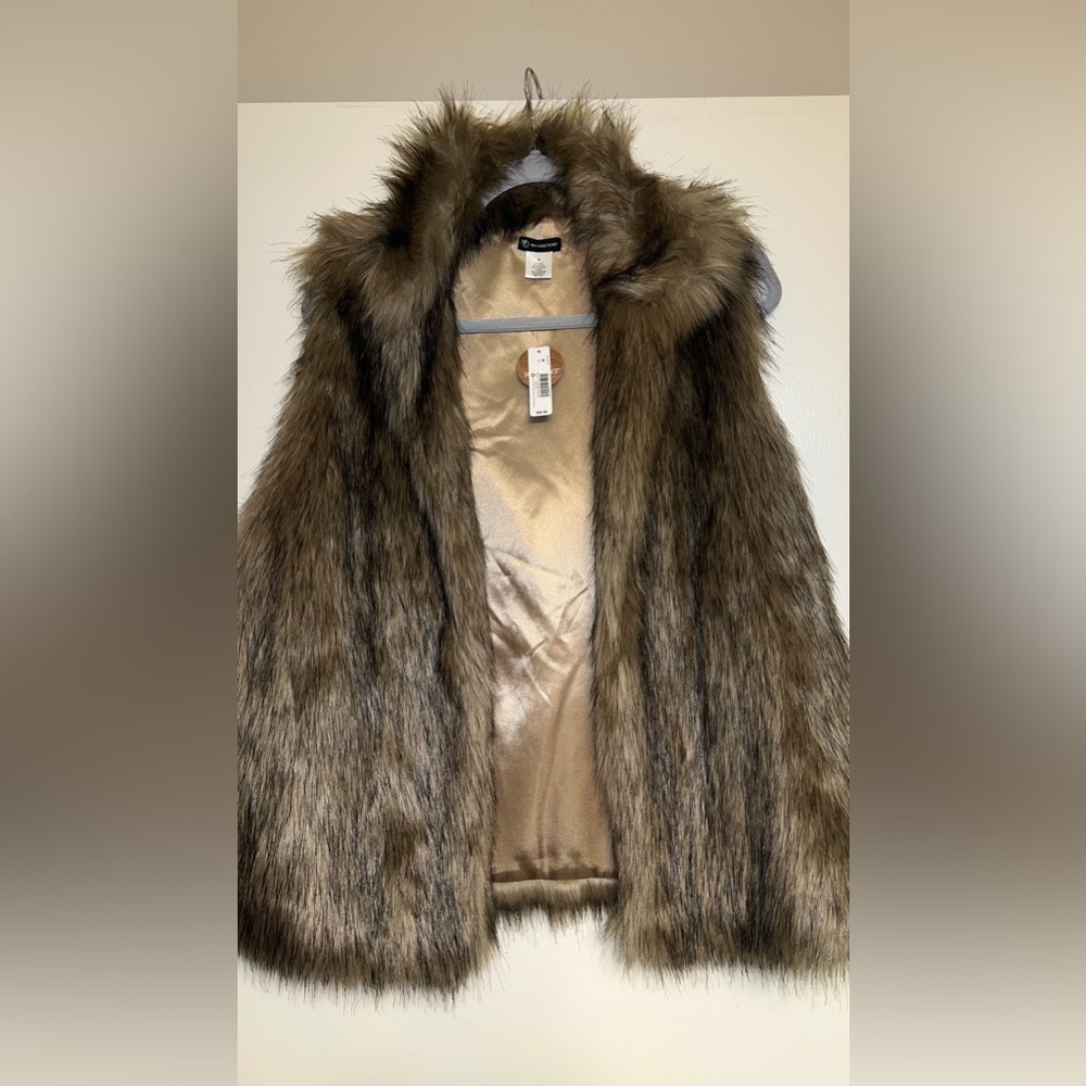 Brand new women vest , size M